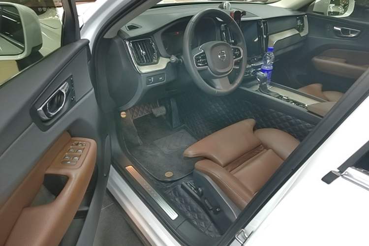 Used Volvo XC60 2018 T5 4x4 Zhiya Luxury Edition Driver Seat