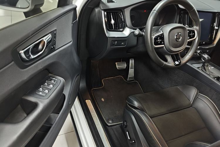 Used Volvo XC60 2018 T5 4x4 Smart & Sporty Edition Driver Seat