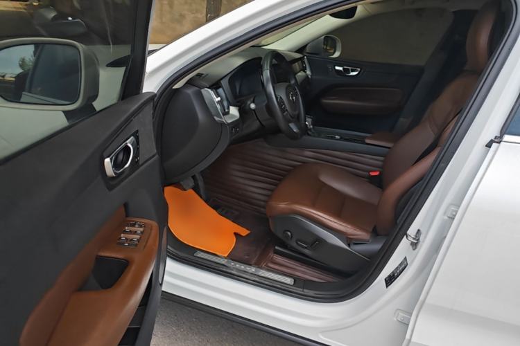 Used Volvo XC60 2018 T5 4x4 Smart Edition Driver Seat