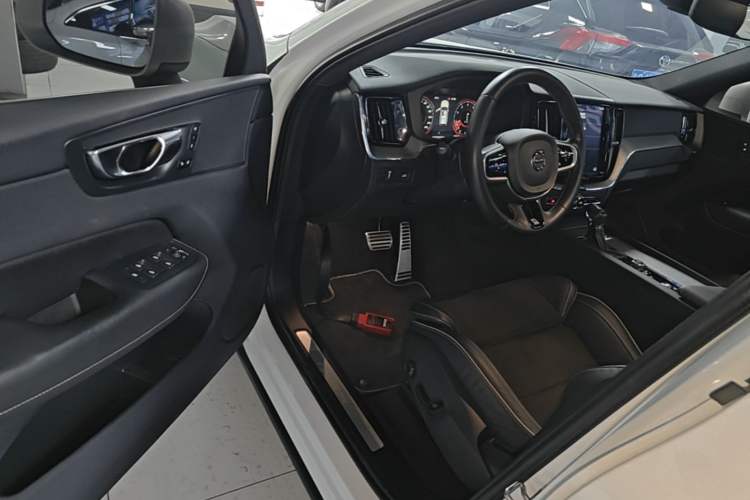 Used Volvo XC60 2018 T5 4x4 Smart & Sporty Edition Driver Seat