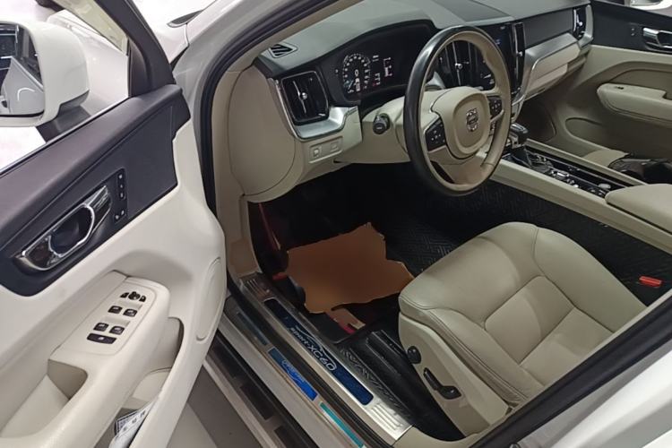 Used Volvo XC60 2018 T5 4x4 Smart Edition Driver Seat