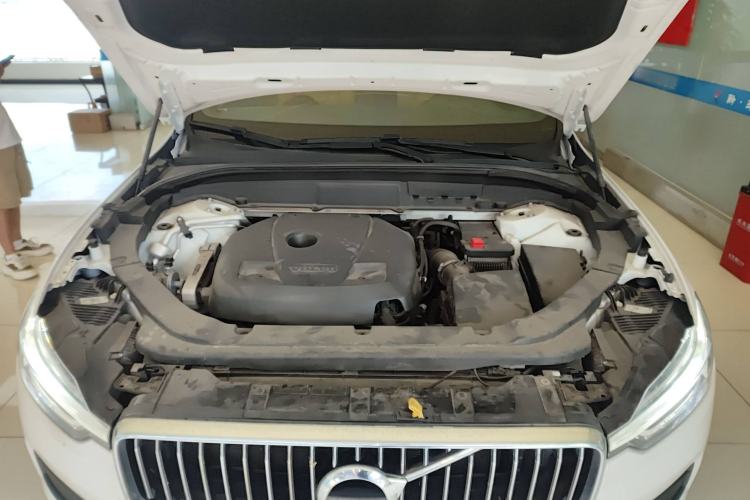 Used Volvo XC60 2018 T4 Zhiyi Edition Engine Bay