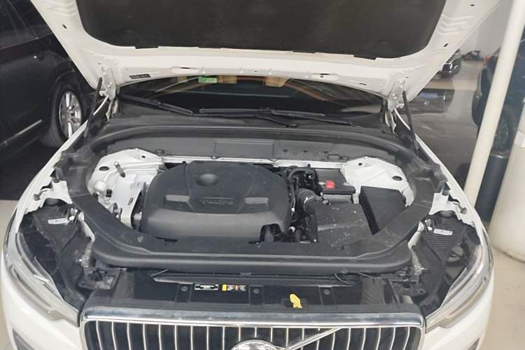 Used Volvo XC60 2018 T5 4x4 Zhiya Luxury Edition Engine Bay