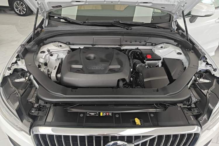 Used Volvo XC60 2018 T5 4x4 Zhiyi Edition Engine Bay