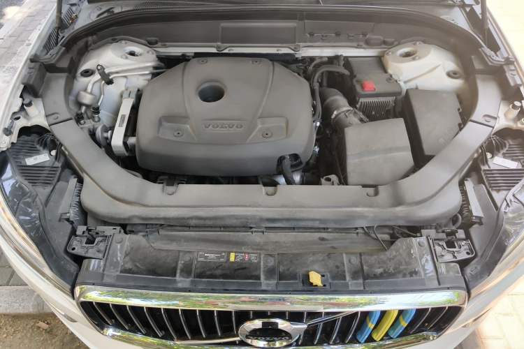 Used Volvo XC60 2018 T5 4x4 Zhiyi Edition Engine Bay