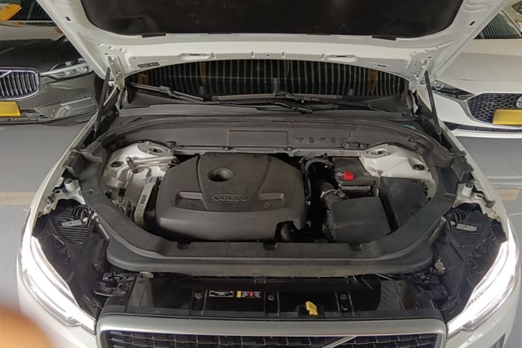 Used Volvo XC60 2018 T5 4x4 Zhiya Sport Edition Engine Bay
