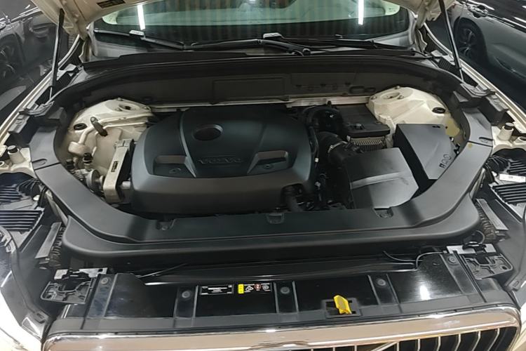Used Volvo XC60 2018 T5 4x4 Zhiya Luxury Edition Engine Bay