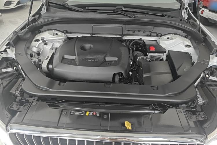 Used Volvo XC60 2018 T5 4x4 Zhiyi Edition Engine Bay