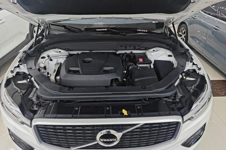 Used Volvo XC60 2018 T5 4x4 Smart & Sporty Edition Engine Bay