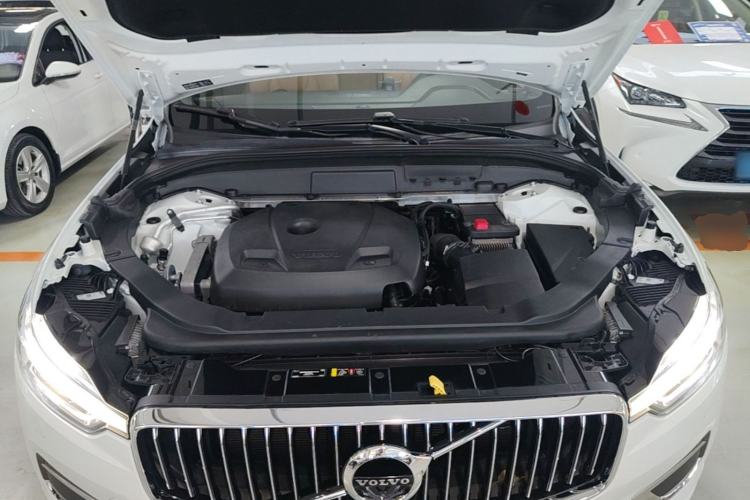 Used Volvo XC60 2018 T5 4x4 Zhiya Luxury Edition Engine Bay