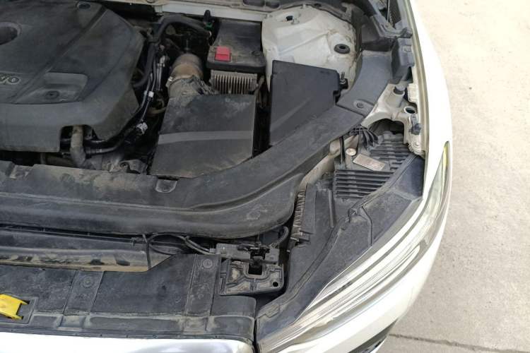 Used Volvo XC60 2018 T5 4x4 Smart & Sporty Edition Engine Bay Left