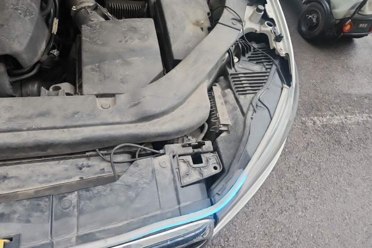 Used Volvo XC60 2018 T5 4x4 Zhiyi Edition Engine Bay Left
