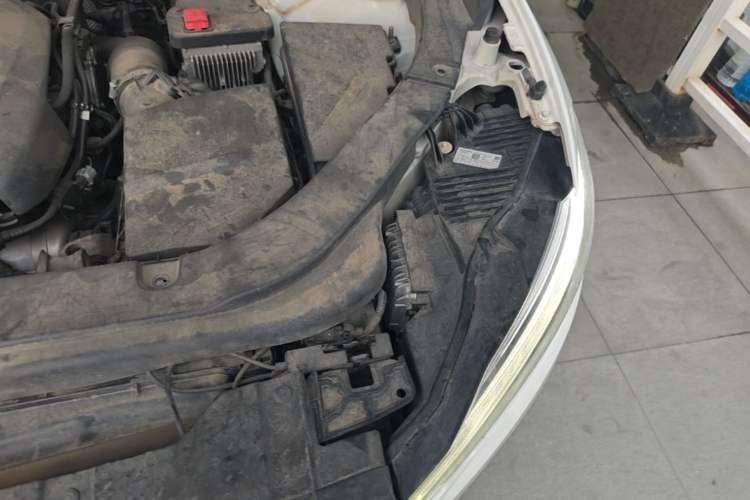 Used Volvo XC60 2018 T5 4x4 Smart Edition Engine Bay Left