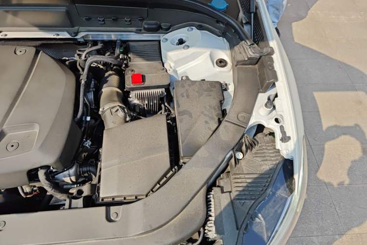 Used Volvo XC60 2018 T5 4x4 Zhiyi Edition Engine Bay Left