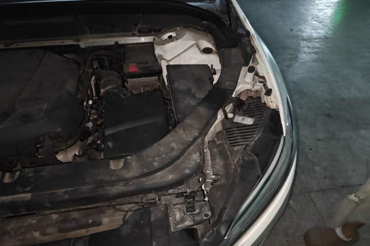 Used Volvo XC60 2018 T5 4x4 Smart Edition Engine Bay Left
