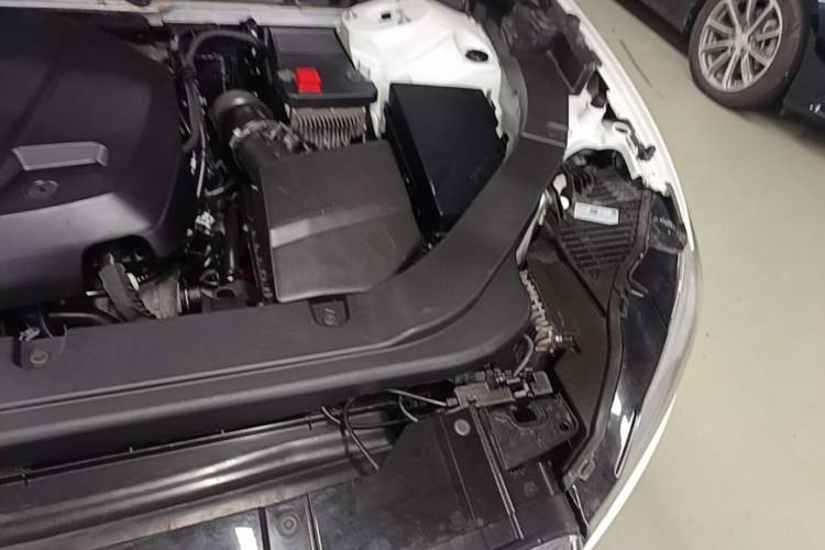 Used Volvo XC60 2018 T5 4x4 Smart Edition Engine Bay Left