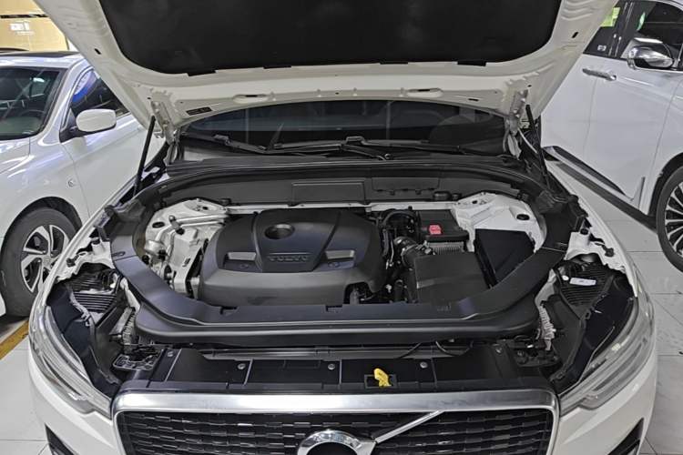 Used Volvo XC60 2018 T5 4x4 Smart & Sporty Edition Engine Bay