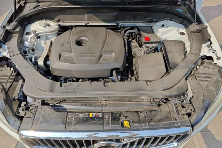 Used Volvo XC60 2018 T5 4x4 Zhiyi Edition Engine Bay