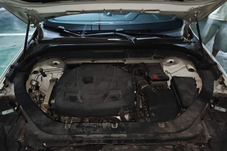 Used Volvo XC60 2018 T5 4x4 Smart Edition Engine Bay