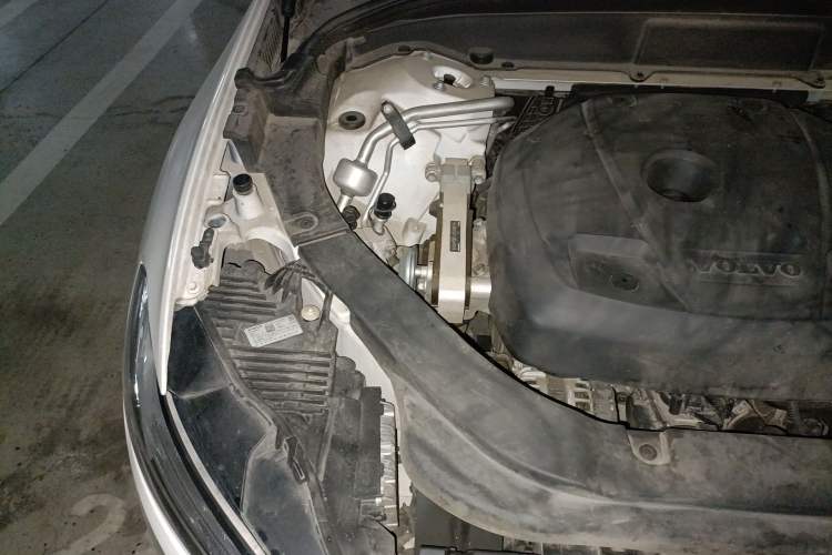 Used Volvo XC60 2018 T5 4x4 Zhiyi Edition Engine Bay Right