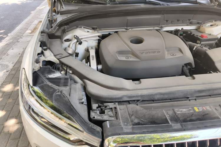 Used Volvo XC60 2018 T5 4x4 Zhiyi Edition Engine Bay Right