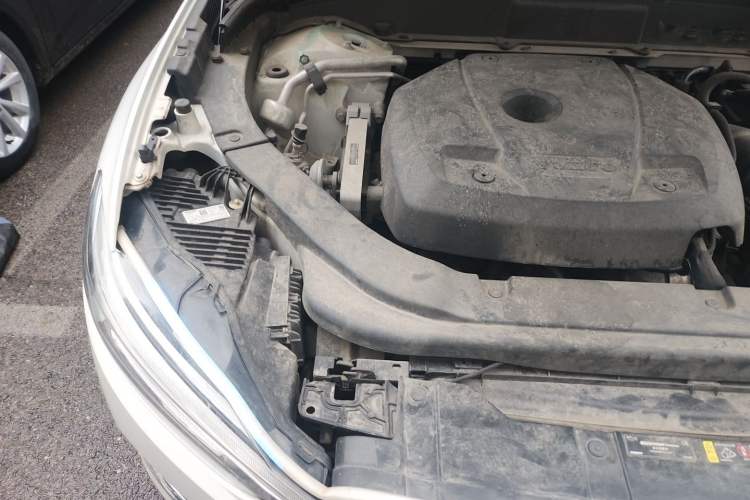 Used Volvo XC60 2018 T5 4x4 Zhiyi Edition Engine Bay Right