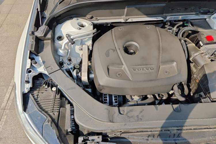 Used Volvo XC60 2018 T5 4x4 Zhiyi Edition Engine Bay Right