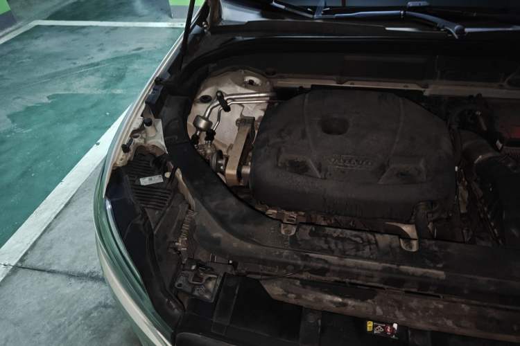 Used Volvo XC60 2018 T5 4x4 Smart Edition Engine Bay Right