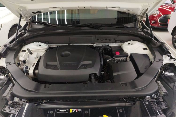 Used Volvo XC60 2018 T5 4x4 Zhiyi Edition Engine Bay