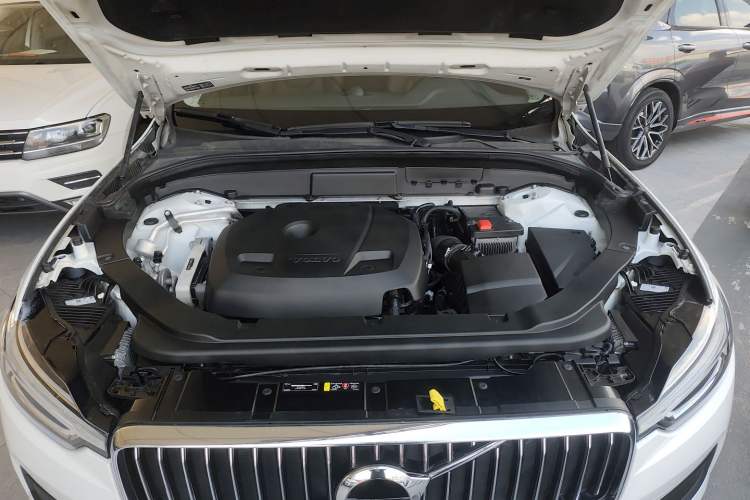 Used Volvo XC60 2018 T5 4x4 Zhiyi Edition Engine Bay