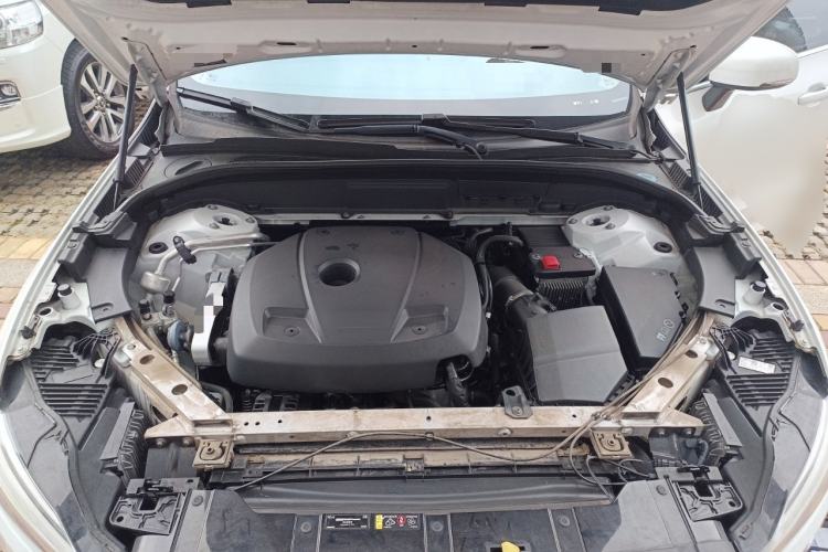 Used Volvo XC60 2018 T5 4x4 Zhiyi Edition Engine Bay