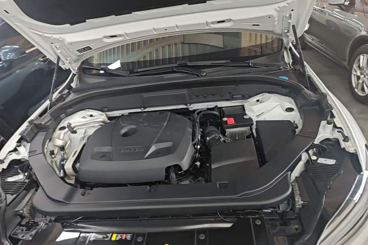 Used Volvo XC60 2018 T5 4x4 Smart & Sporty Edition Engine Bay