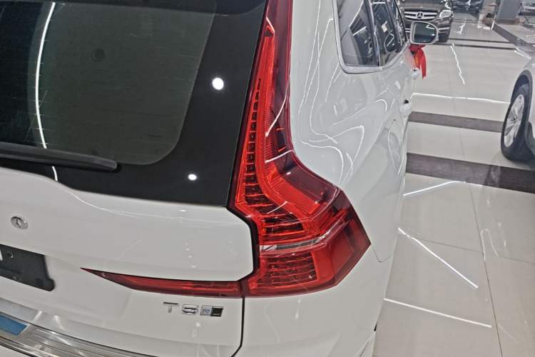 Used Volvo XC60 2018 T5 4x4 Smart & Sporty Edition Exterior 3