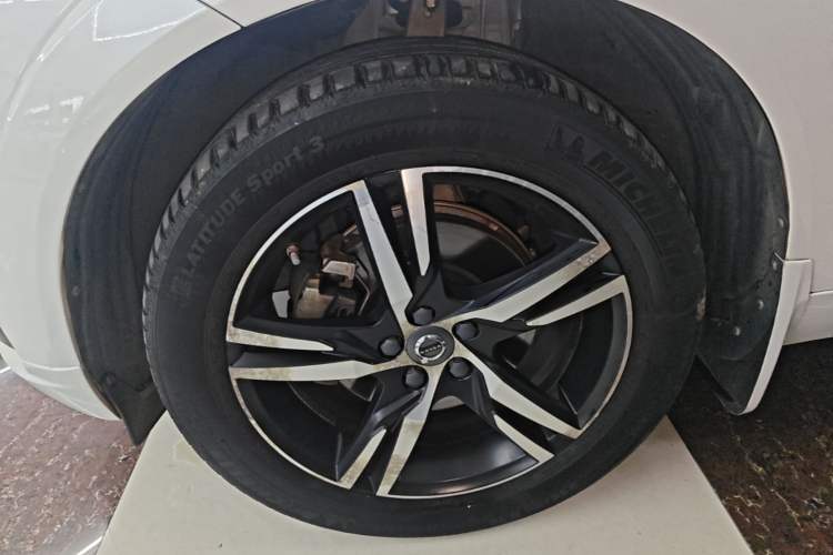 Used Volvo XC60 2018 T5 4x4 Smart & Sporty Edition Exterior 4