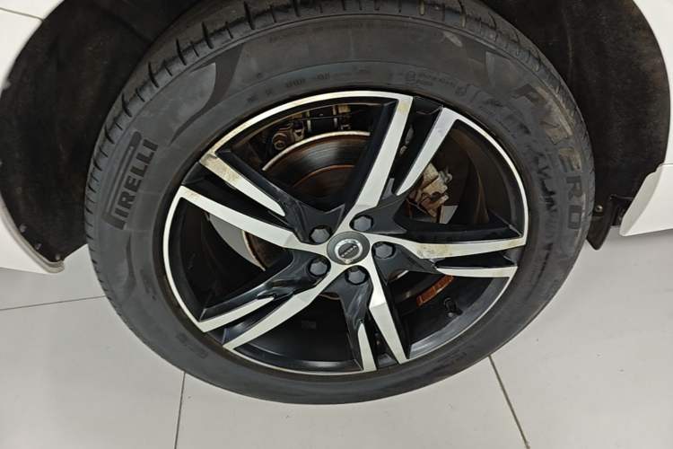 Used Volvo XC60 2018 T5 4x4 Smart & Sporty Edition Exterior 5