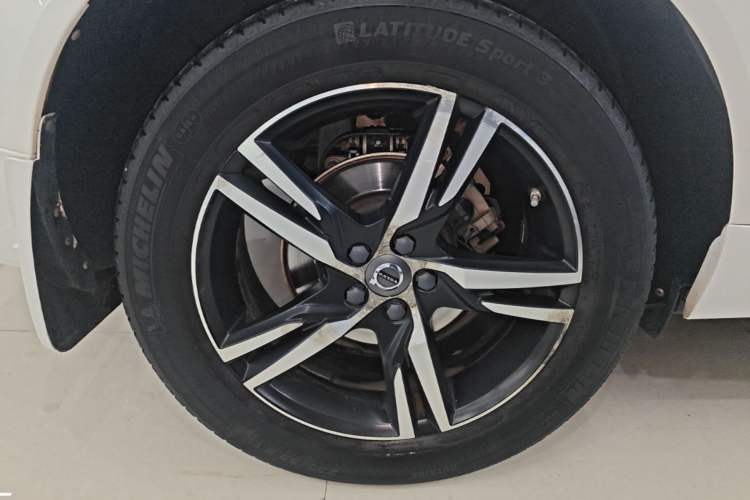 Used Volvo XC60 2018 T5 4x4 Smart & Sporty Edition Exterior 5