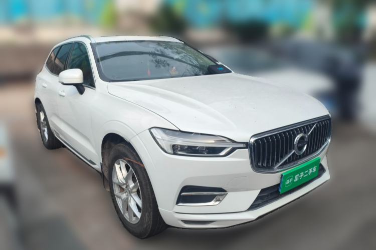 Used Volvo XC60 2018 T5 4x4 Zhiyi Edition Front Right 45 Deg