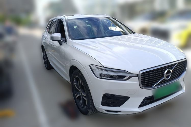 Used Volvo XC60 2018 T5 4x4 Smart & Sporty Edition Front Right 45 Deg