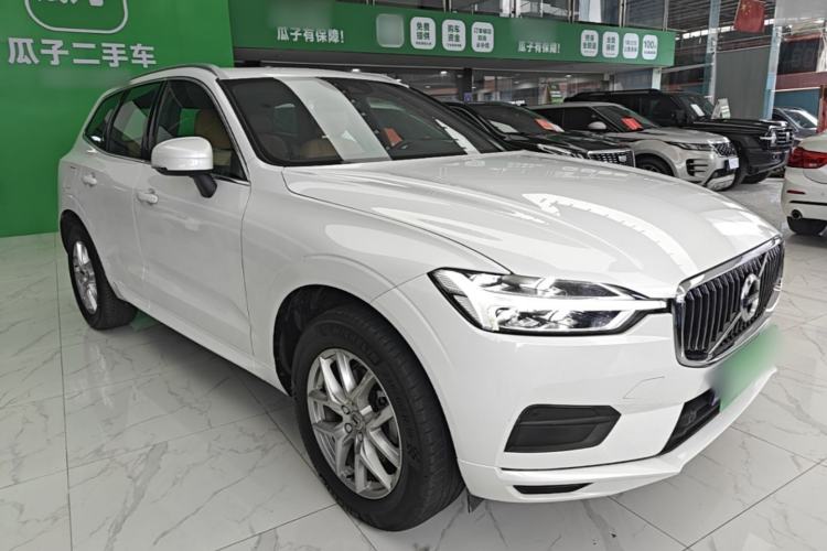 Used Volvo XC60 2018 T5 4x4 Zhiyi Edition Front Right 45 Deg
