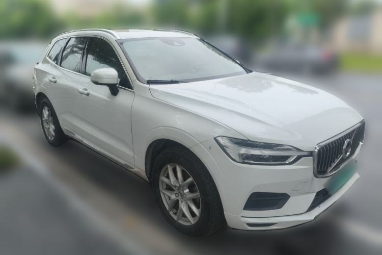 Used Volvo XC60 2018 T5 4x4 Zhiyi Edition Front Right 45 Deg