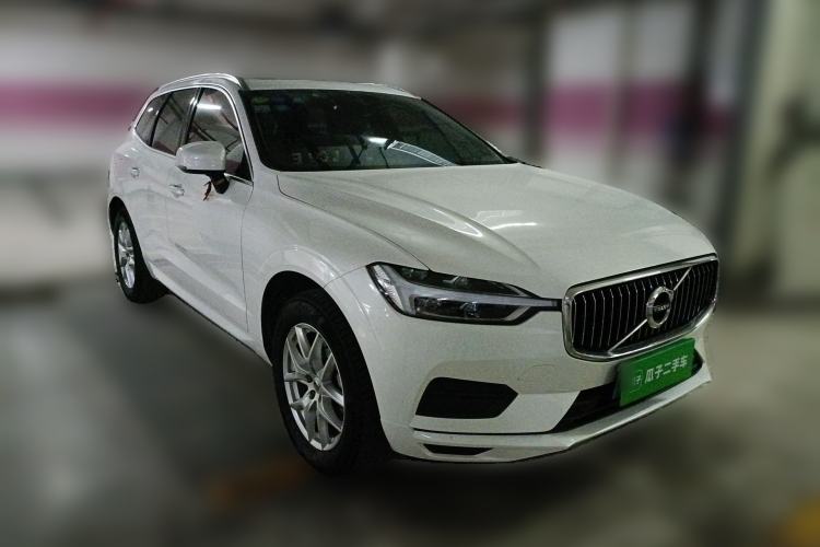 Used Volvo XC60 2018 T5 4x4 Zhiyi Edition Front Right 45 Deg