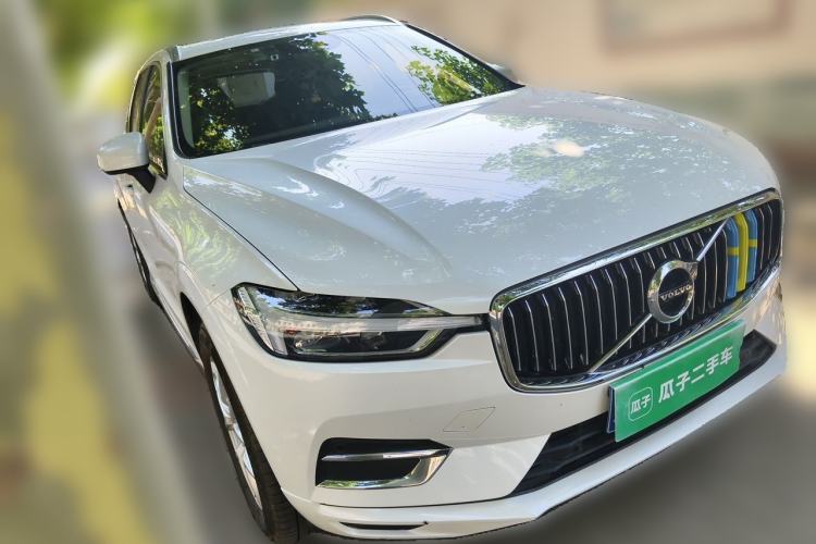 Used Volvo XC60 2018 T5 4x4 Zhiyi Edition Front Right 45 Deg