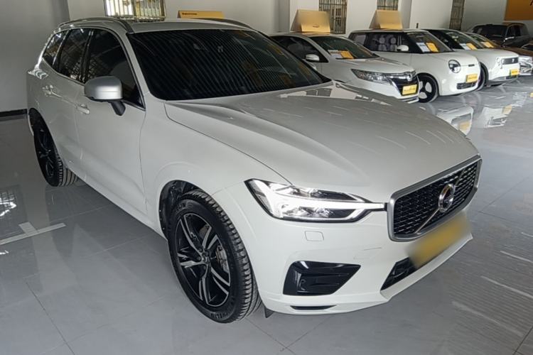 Used Volvo XC60 2018 T5 4x4 Zhiya Sport Edition Front Right 45 Deg
