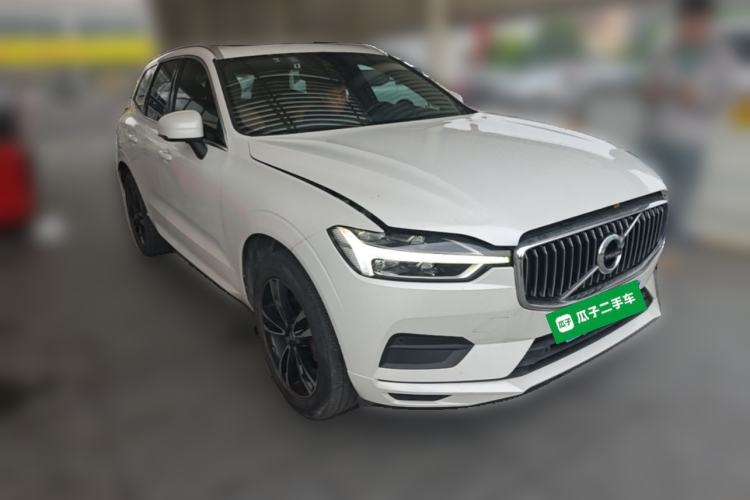 Used Volvo XC60 2018 T5 4x4 Smart Edition Front Right 45 Deg