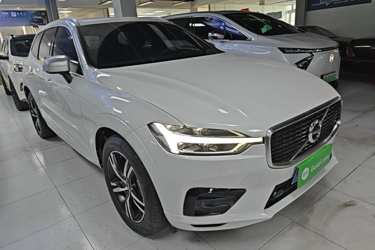Used Volvo XC60 2018 T5 4x4 Smart & Sporty Edition Front Right 45 Deg