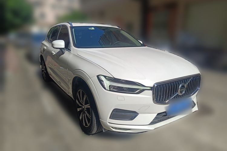 Used Volvo XC60 2018 T5 4x4 Zhiya Luxury Edition Front Right 45 Deg