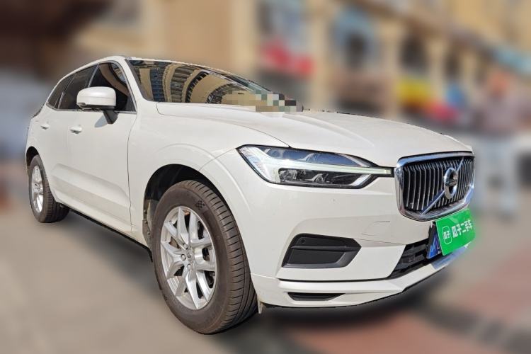 Used Volvo XC60 2018 T5 4x4 Zhiyi Edition Front Right 45 Deg