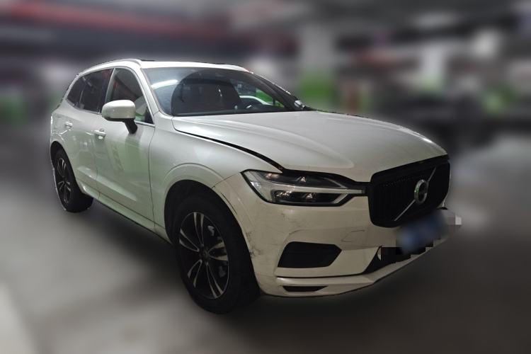 Used Volvo XC60 2018 T5 4x4 Smart Edition Front Right 45 Deg