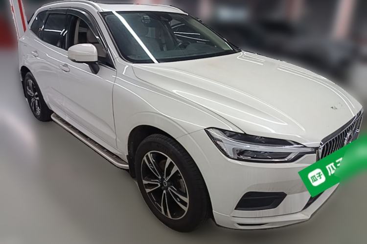 Used Volvo XC60 2018 T5 4x4 Smart Edition Front Right 45 Deg