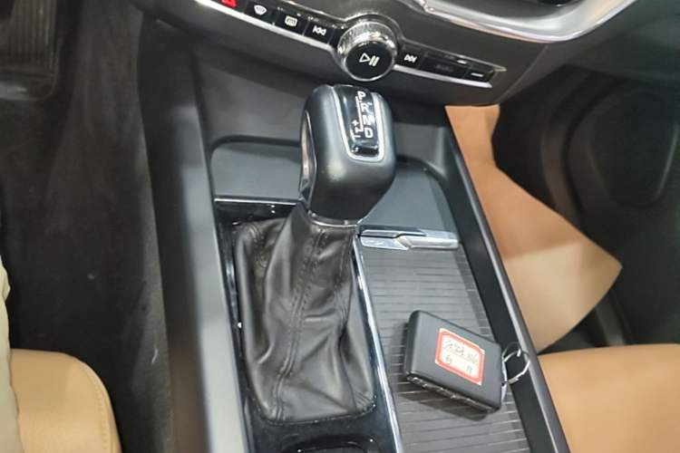 Used Volvo XC60 2018 T5 4x4 Zhiyi Edition Gear Lever